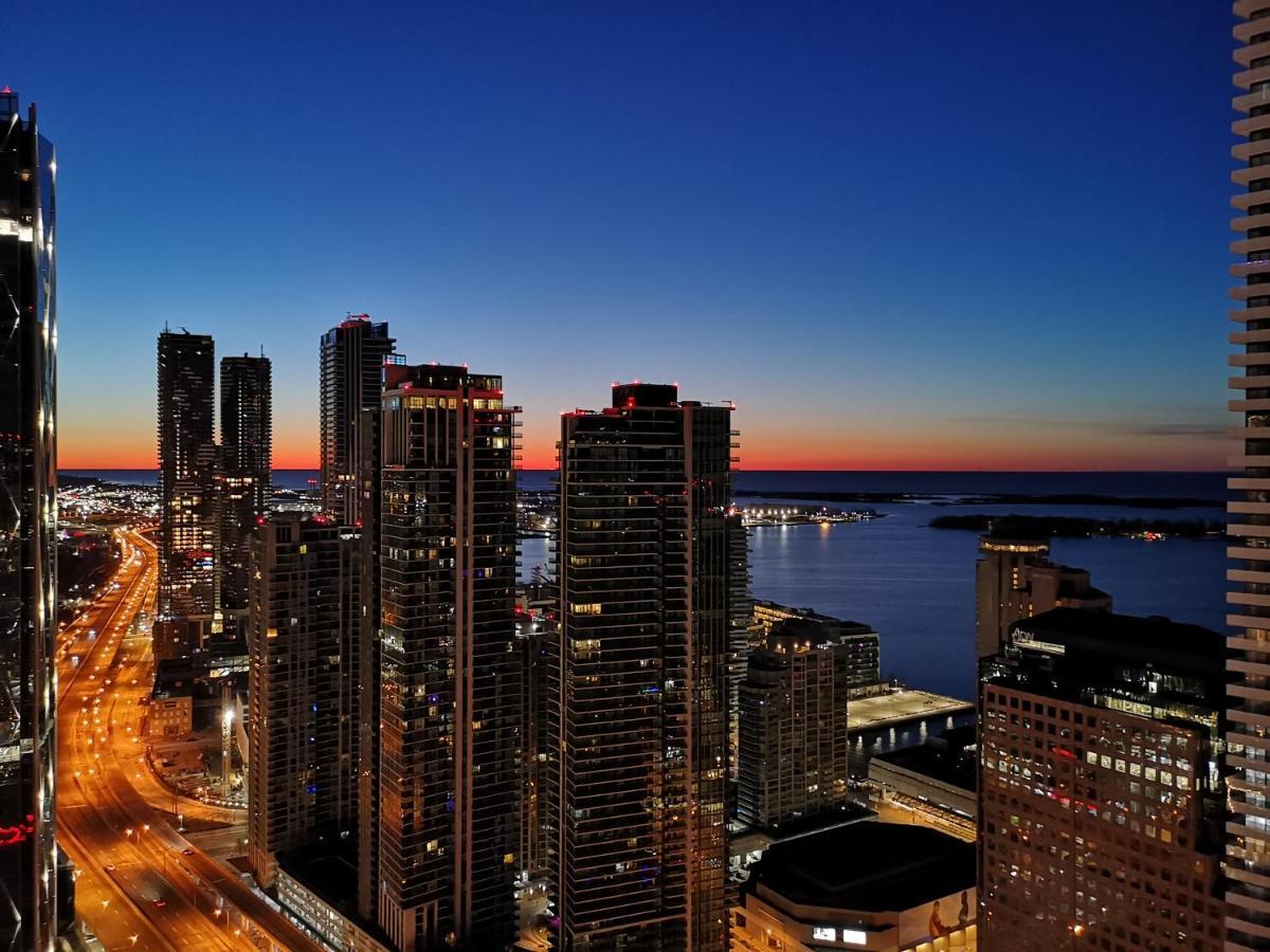 Luxury Downtown Toronto 2 Bedroom Suite With City And Lake Views And Free Parking Εξωτερικό φωτογραφία